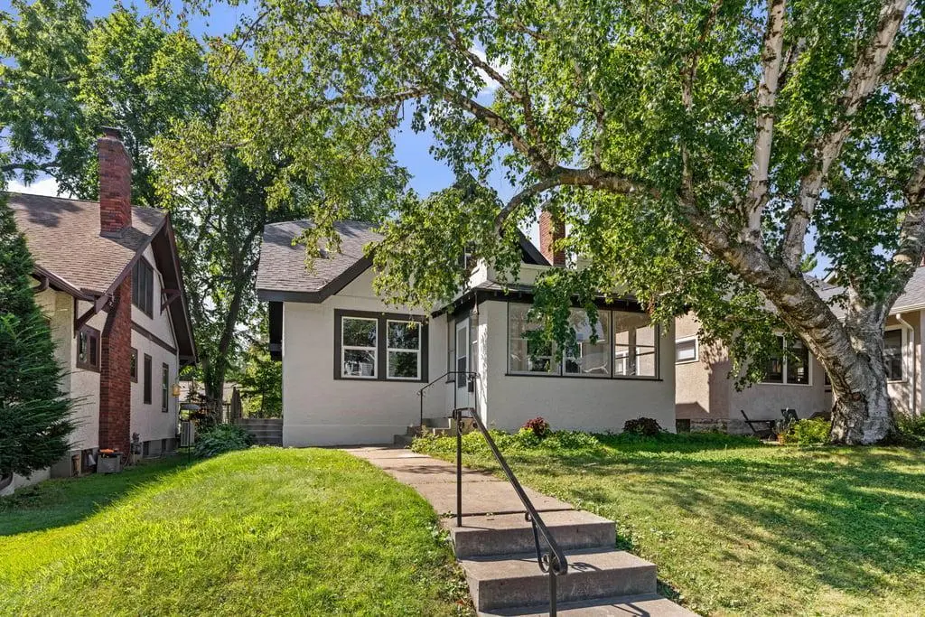 1438 Stanford AVE, Saint Paul, MN 55105