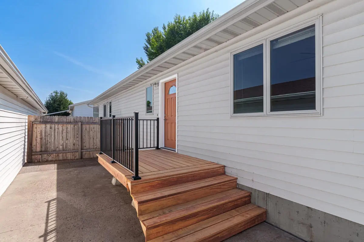 2017 32nd AVE S, Fargo, ND 58103