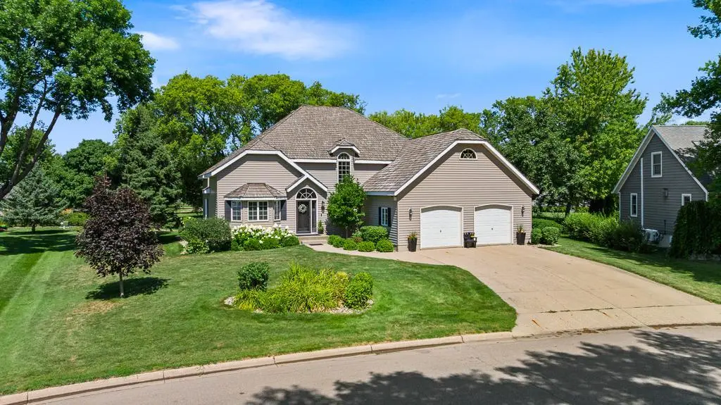 1203 Parkside DR, Marshall, MN 56258