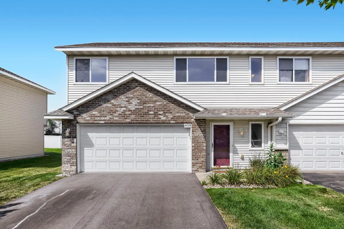 4024 Blakewood DR, Shakopee, MN 55379