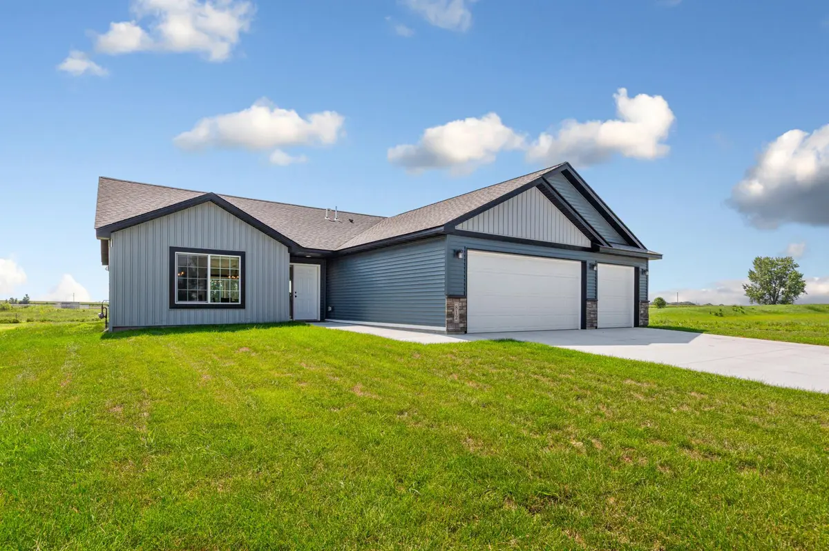 812 Pond View DR, Arlington, MN 55307