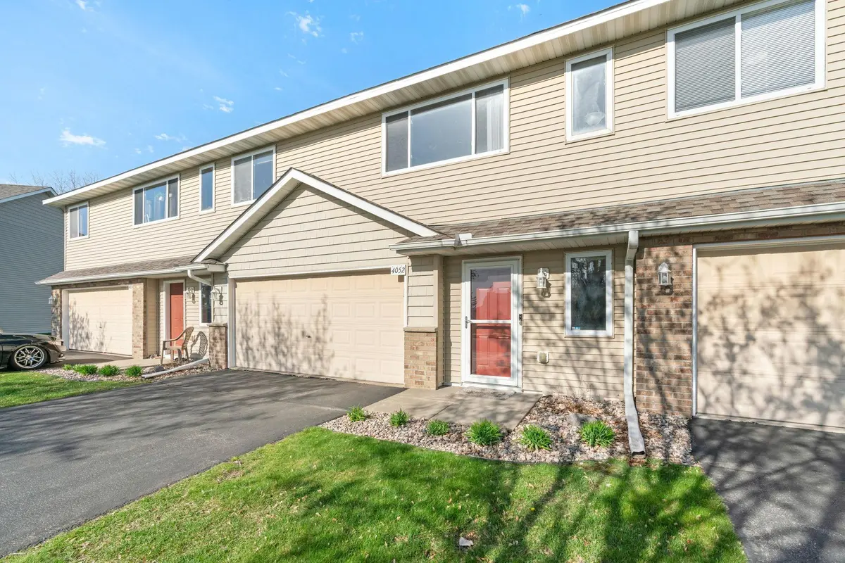 4052 Blakewood DR, Shakopee, MN 55379