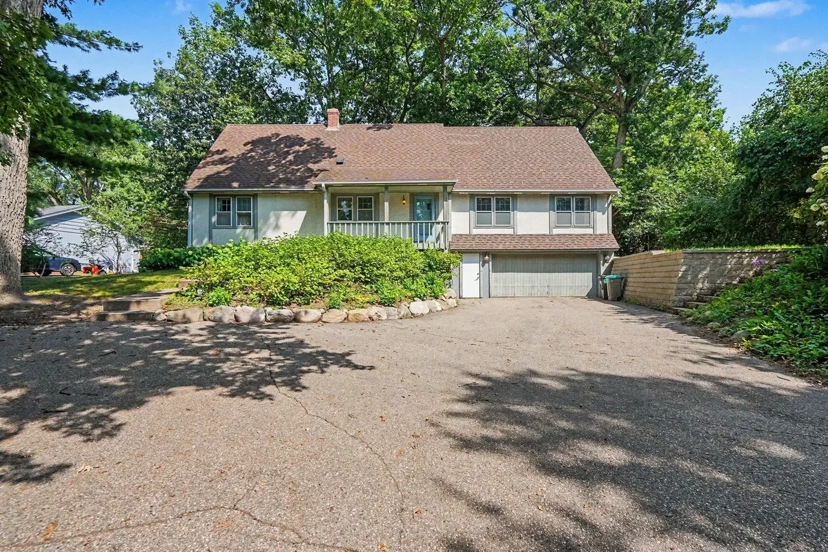 7017 Valley View RD, Edina, MN 55439