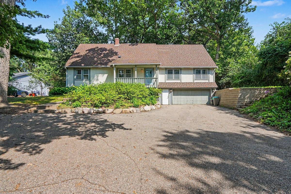 7017 Valley View RD, Edina, MN 55439