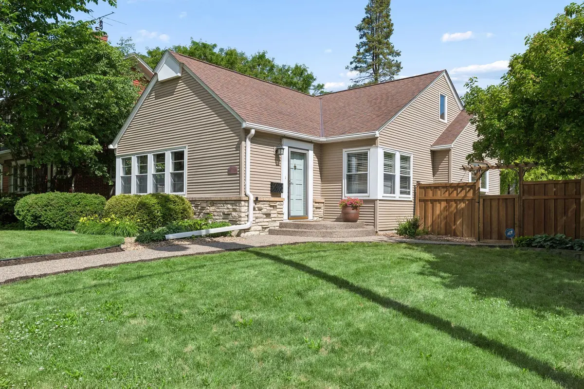 1821 Bohland AVE, Saint Paul, MN 55116