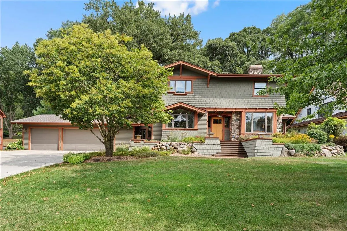 1619 Golf View DR, River Falls, WI 54022