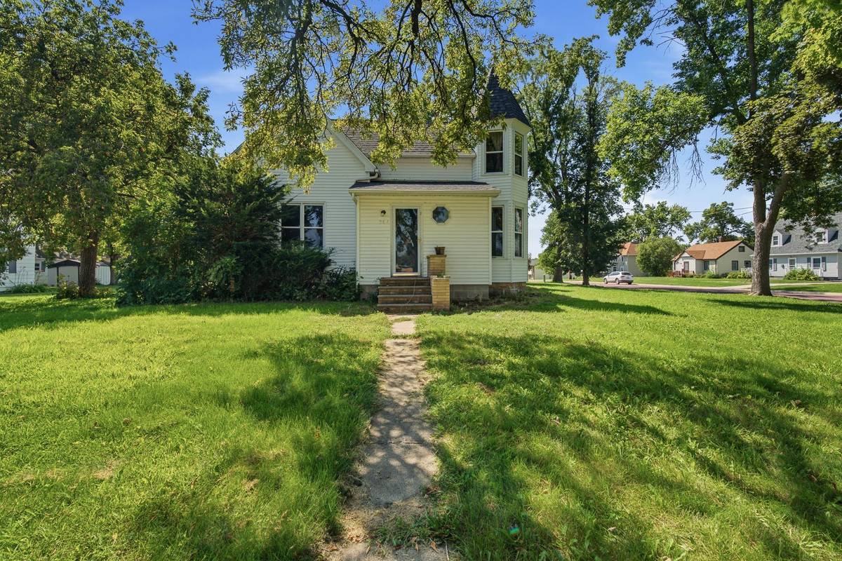 204 E 12th ST, Blue Earth, MN 56013