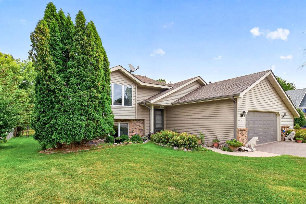 3212 Sunset Lake DR, Burnsville, MN 55337