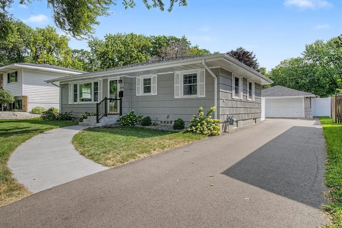 1424 Rhode Island AVE N, Golden Valley, MN 55427
