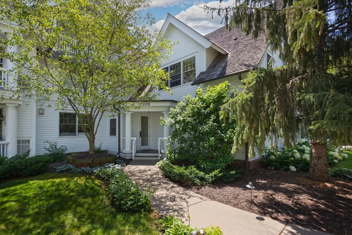 205 Mill ST #S204, Excelsior, MN 55331