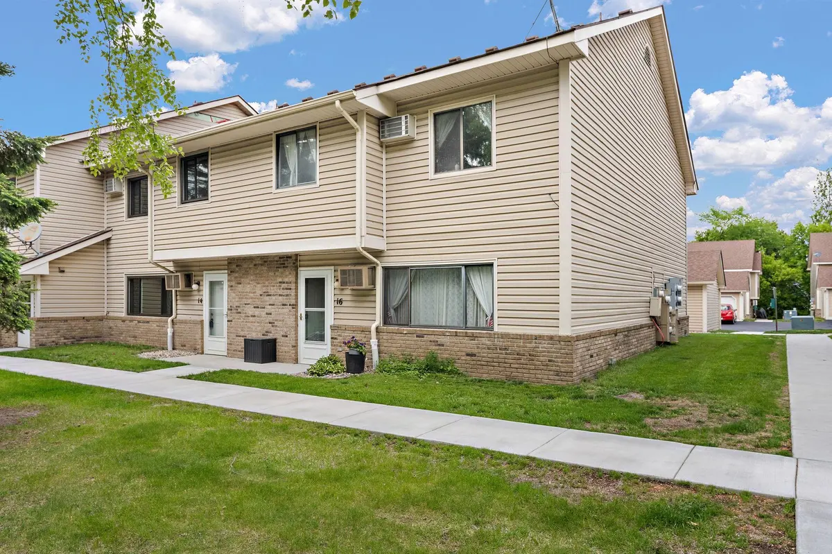 16 E 13th ST, Waconia, MN 55387