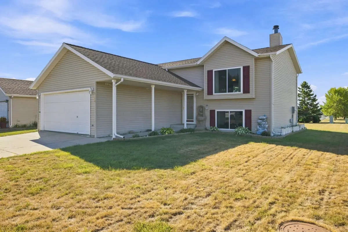 5164 10th AVE S, Fargo, ND 58103