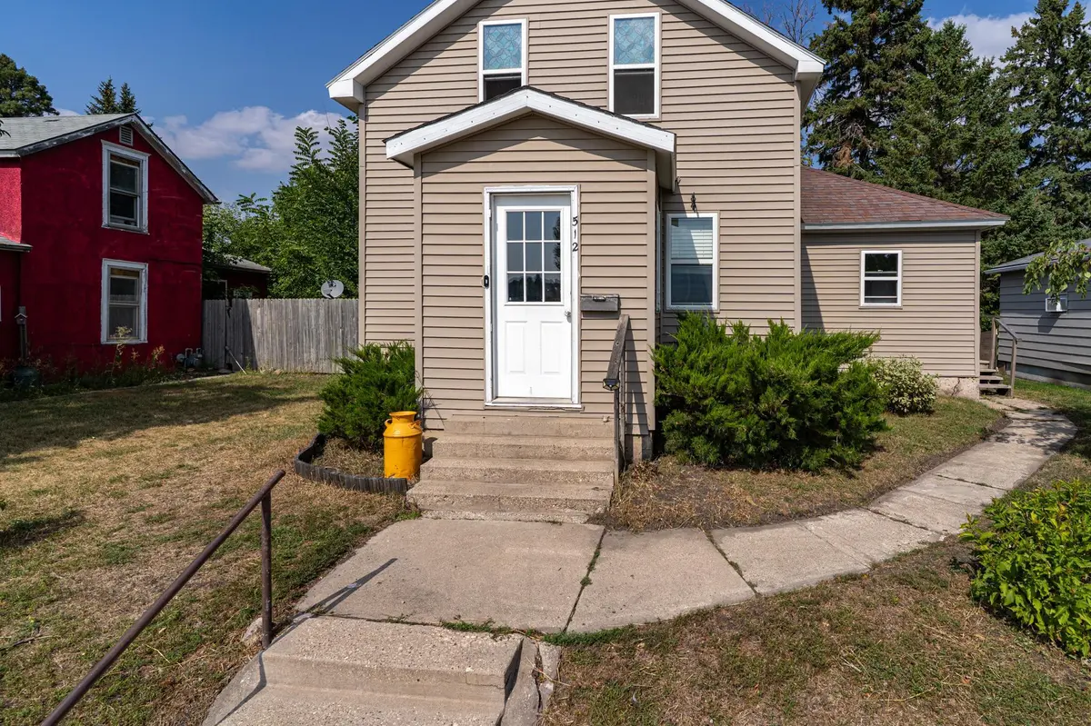 512 6th ST W, Crookston, MN 56716