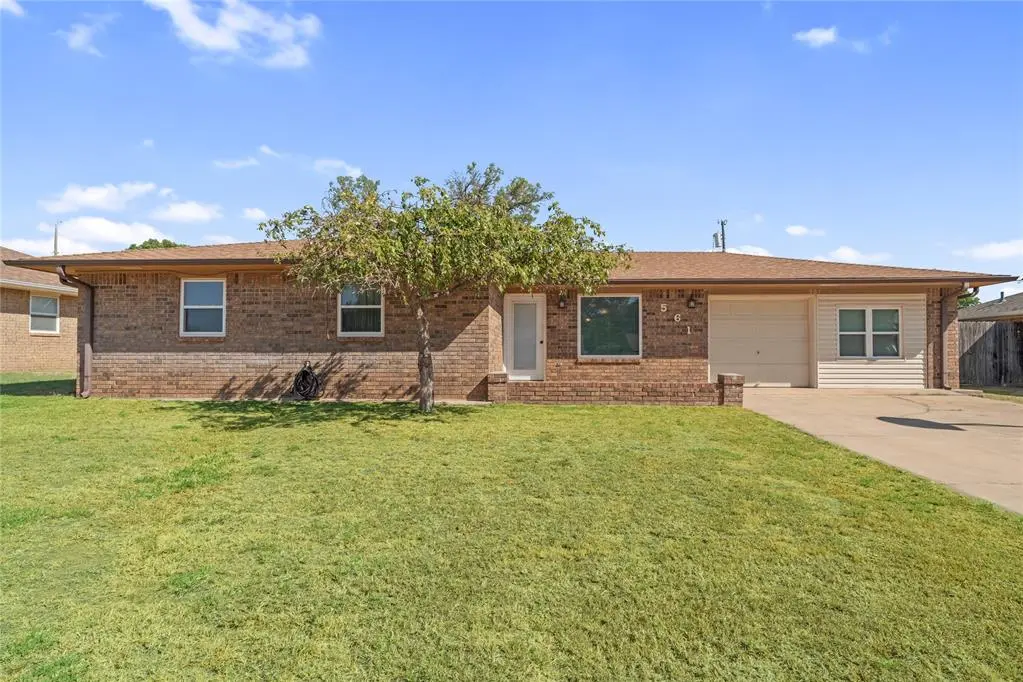 561 Skyview DR, Watonga, OK 73772