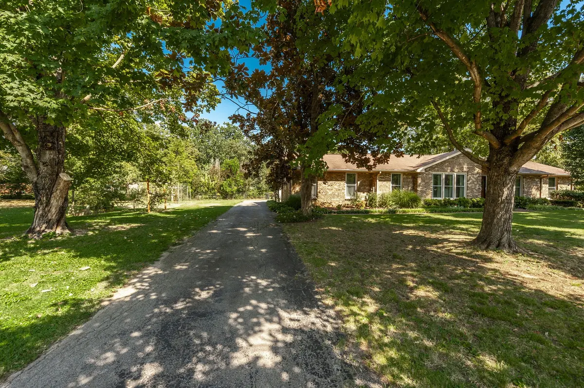 1097 Lakeshore Dr, Gallatin, TN 37066