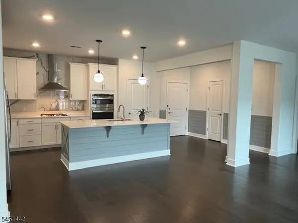 46 Whitney Ave, Morris Plains Boro, NJ 07950