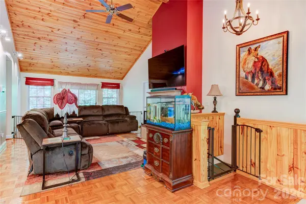 6 Majestic TRCE, Hendersonville, NC 28739