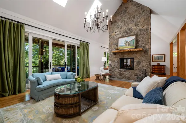 442 Autumn Sky DR, Hendersonville, NC 28792