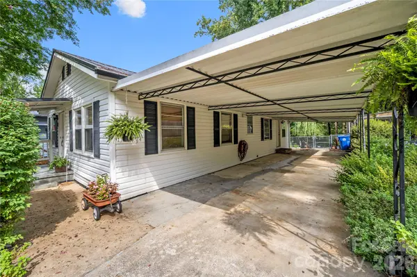 2 Bostic PL, Asheville, NC 28803