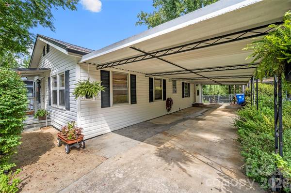2 Bostic PL, Asheville, NC 28803