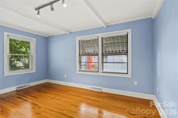 2 Bostic PL, Asheville, NC 28803