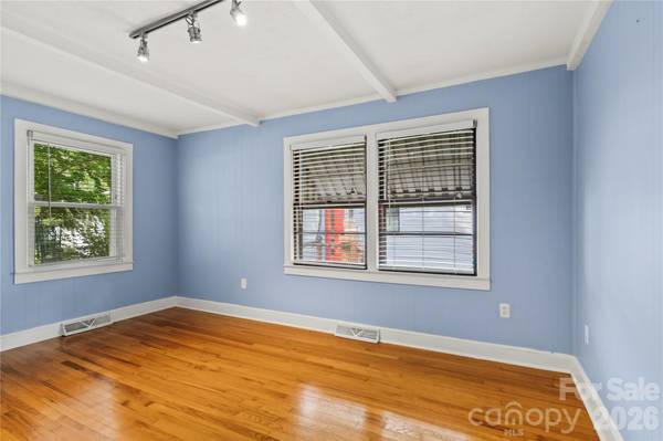 2 Bostic PL, Asheville, NC 28803