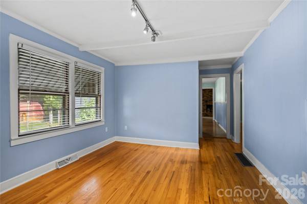 2 Bostic PL, Asheville, NC 28803