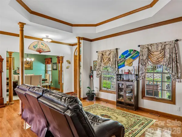 16 Hobe Crest, Hendersonville, NC 28792