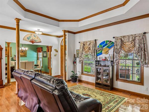 16 Hobe Crest, Hendersonville, NC 28792