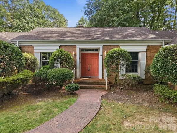 12 Legendary RD, Hendersonville, NC 28739