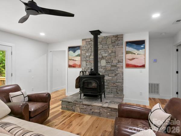 41 Bear TRL, Fairview, NC 28730