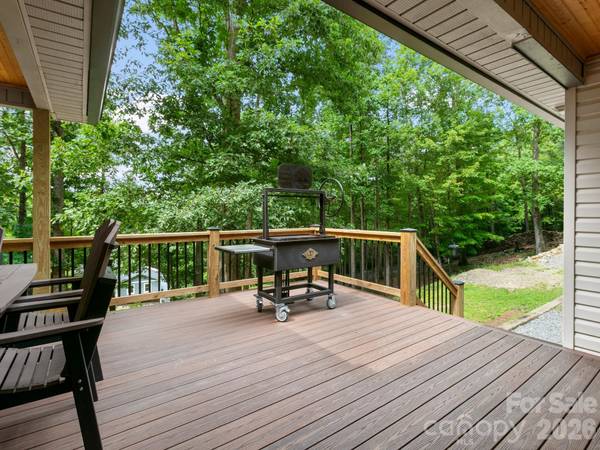 41 Bear TRL, Fairview, NC 28730