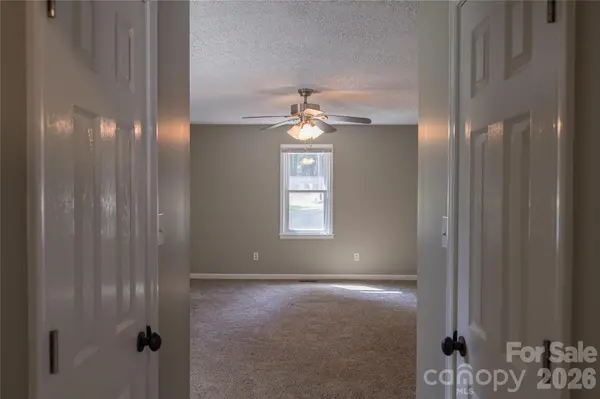 3910 English Oak DR, Lincolnton, NC 28092