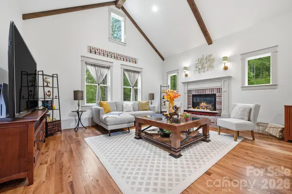 163 Walnut DR, Jefferson, NC 28640