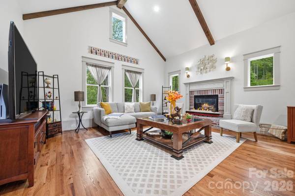 163 Walnut DR, Jefferson, NC 28640