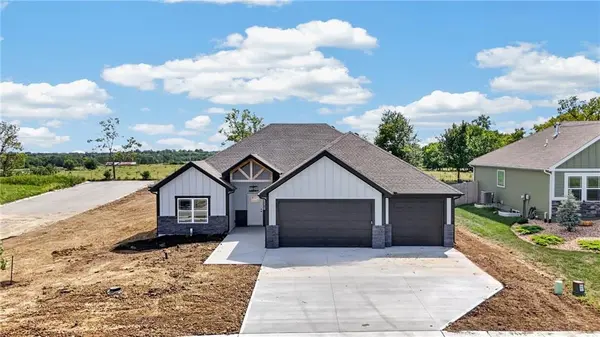 11109 E 209TH ST, Peculiar, MO 64078