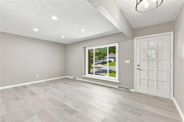11717 W 53RD ST, Shawnee, KS 66203
