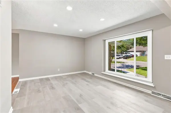 11717 W 53RD ST, Shawnee, KS 66203