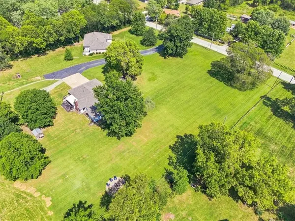 702 2nd AVE, Greenwood, MO 64034
