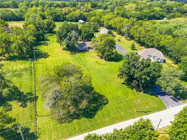 702 2nd AVE, Greenwood, MO 64034