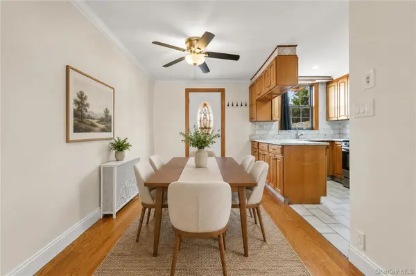2033 28th ST, Astoria, NY 11105