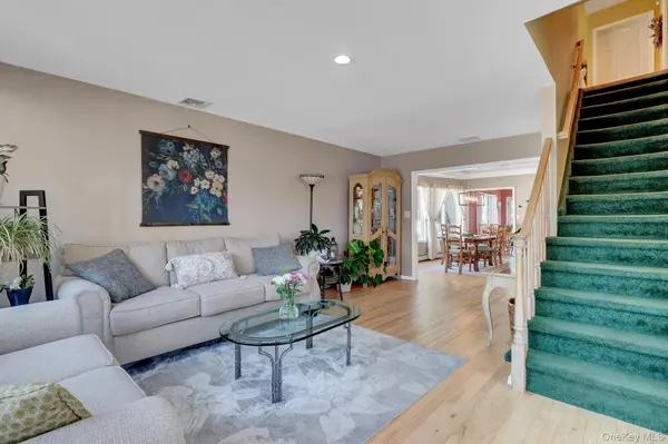 91 Charles AVE, Massapequa Park, NY 11762