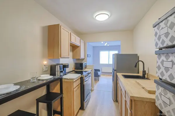 25 Village Park DR #2F, Fishkill, NY 12524