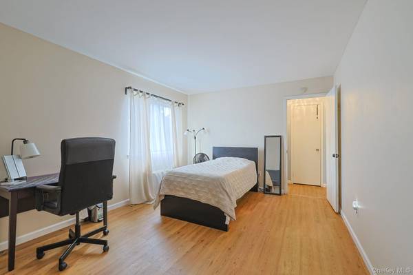 25 Village Park DR #2F, Fishkill, NY 12524