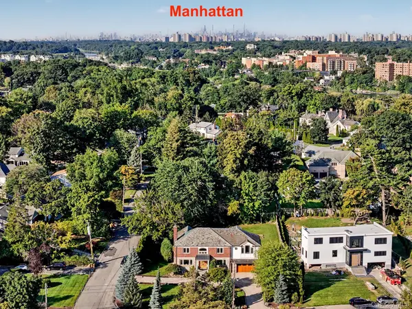 50 Echo Bay DR, New Rochelle, NY 10805