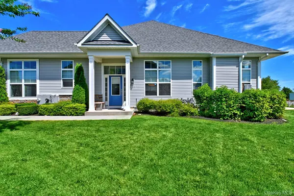 131 Grace Hall LN, Yaphank, NY 11980