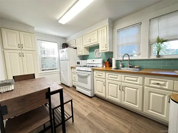 157 Clinton AVE #1, Huntington, NY 11743