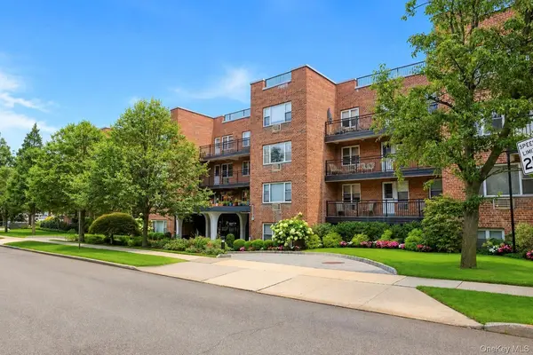 25 Chapel Place #2M, Great Neck, NY 11021