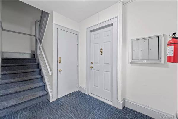 243 Maple AVE #1B, Rockville Centre, NY 11570