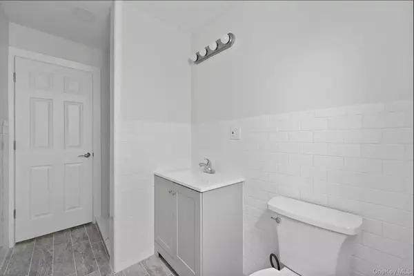 243 Maple AVE #1B, Rockville Centre, NY 11570